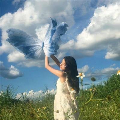 某影后之女被曝走后门进组，一个月时装周T台画面流出